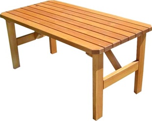 Dřevěný zahradní stůl z masivu
