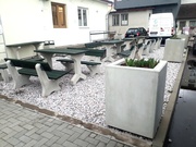 Betonový květináč 700x700x900 mm po 2 letech umístění