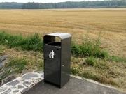 Koš Antivandal je možné pevně přišroubovat k zemi přes 4 kotvící otvory. Díky tomu vydrží i na odlehlých místech.