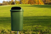 Odpadkový koš v zeleném provedení
