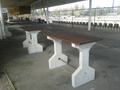 Vyrobili jsme vysoké betonové stoly na fotbalový stadion