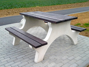 Piknikový stůl z betonu